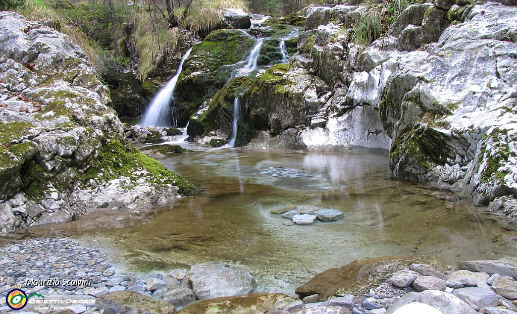 49 Cascatelle del torrente Ogna....JPG